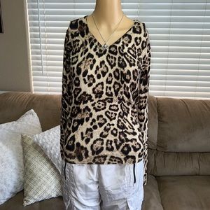 NWT. Buffalo David Bitton Long Sleeve Cheetah Print V Neck